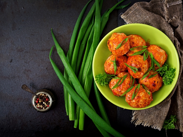 baked-meatballs-of-chicken-fillet-in-tomato-sauce-PGK6PTMgty