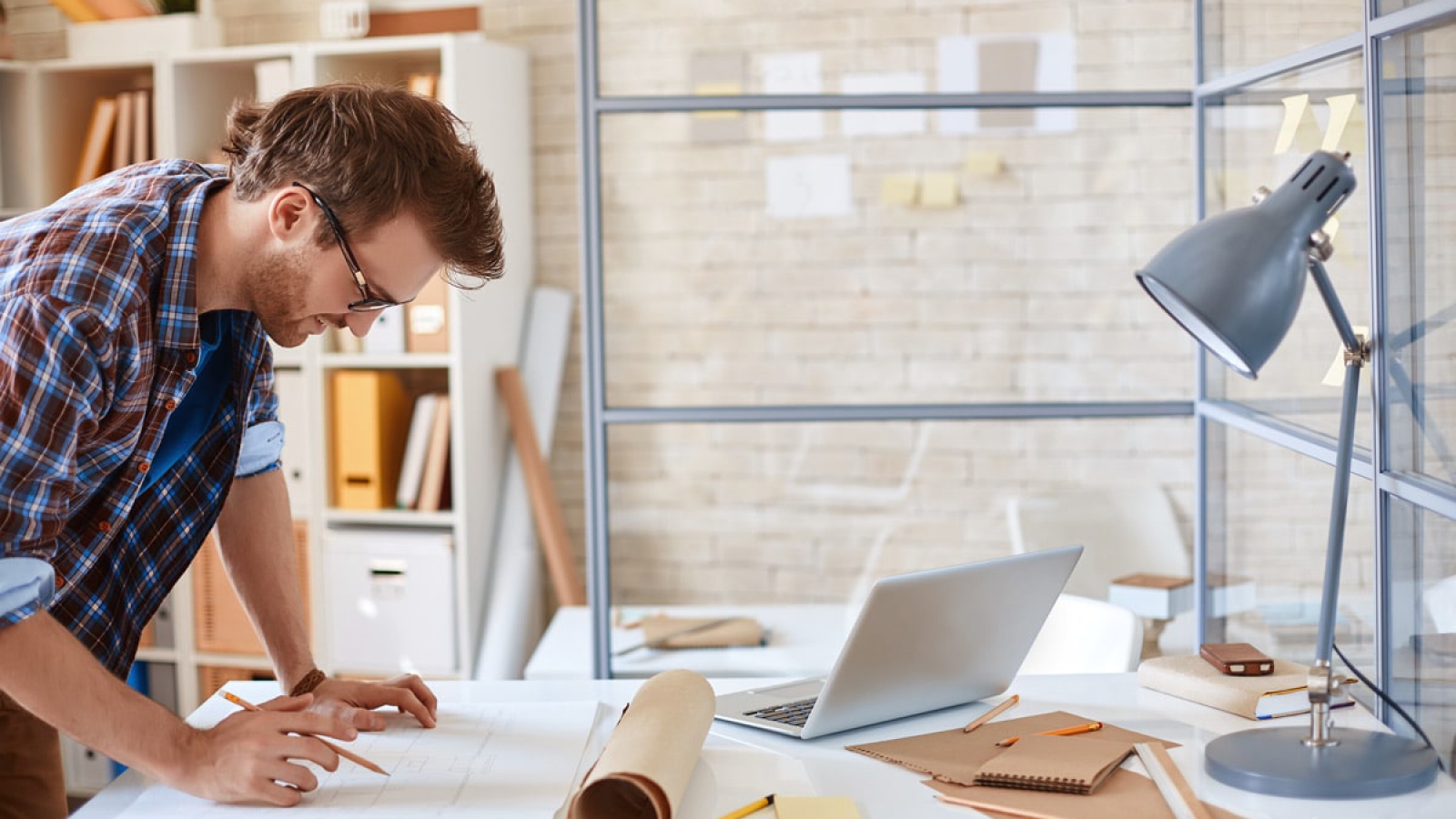 busy-architect-PYVKWM4343-min