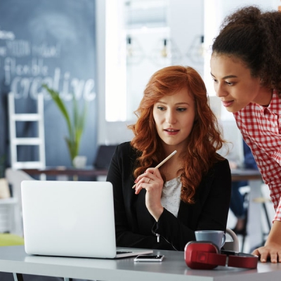 freelancers-in-coworking-office-PLWRW2J34-min