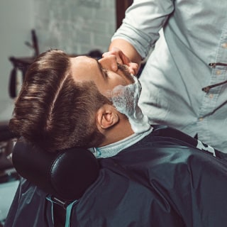 hipster-client-visiting-barber-shop-P349LDW-min