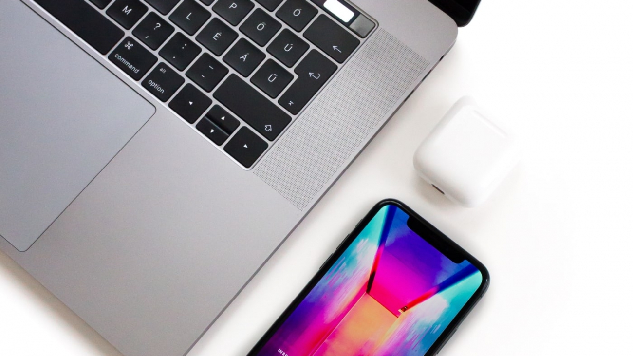 daniel-korpai-1074289-unsplash-min