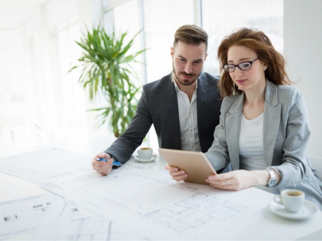 portrait-of-young-architect-woman-on-meeting-KFZCE3A (3)