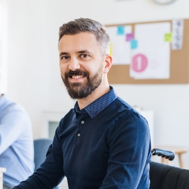 young-businessman-in-wheelchair-with-colleagues-EWTN4AC-min