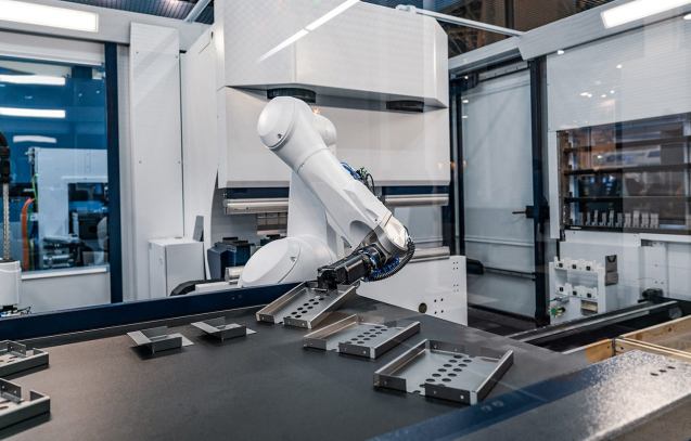 robotic-arm-modern-industrial-technology-DUCYZJ7