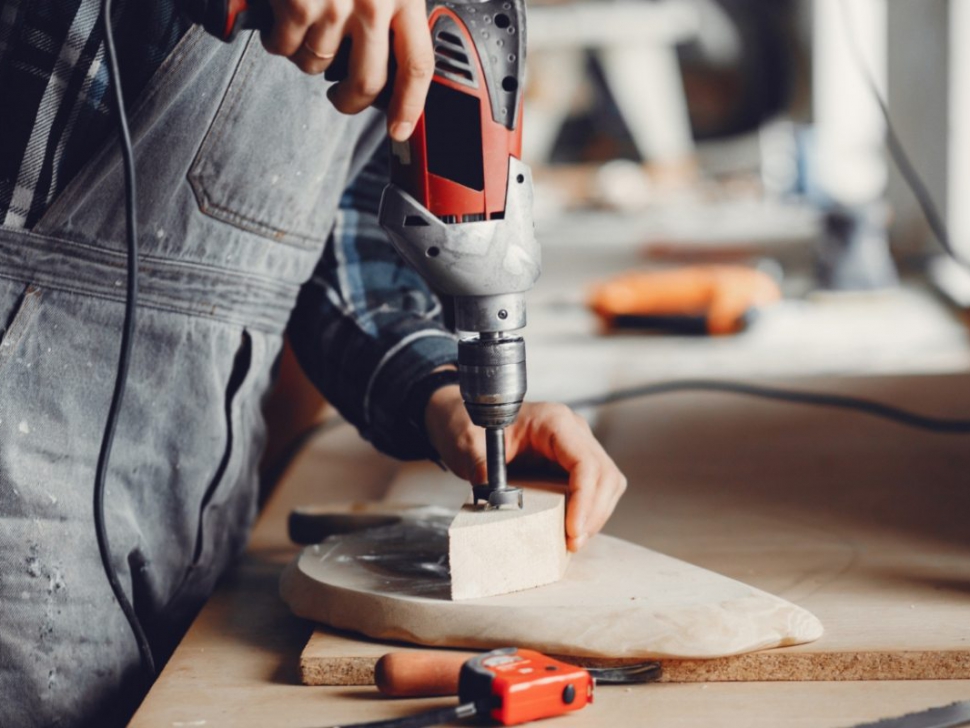 carpenter-works-with-tree1-min